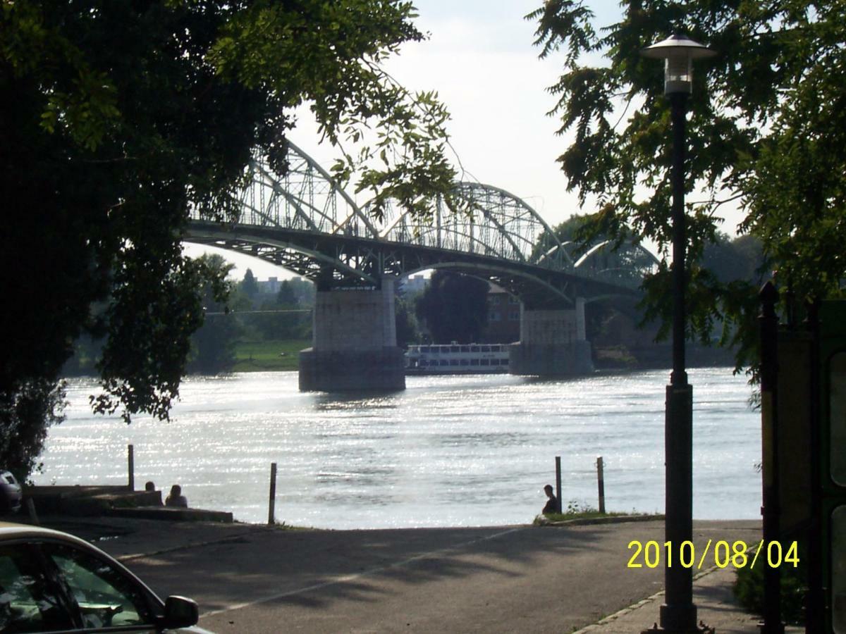 Ubytovanie Danube Štúrovo Exteriör bild